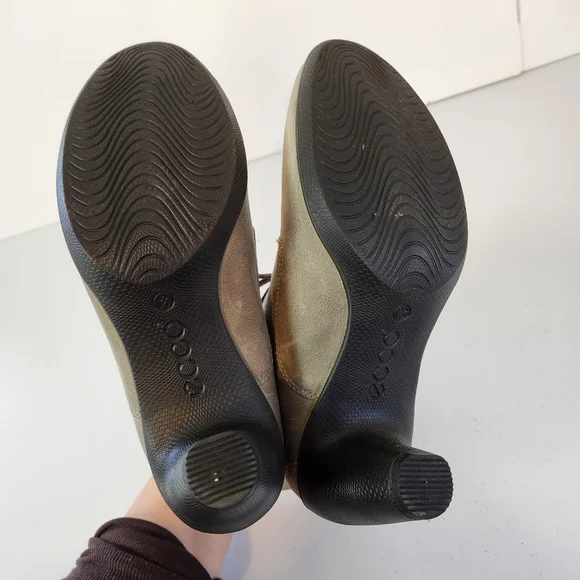 Ecco Women’s Ankle Boots Lace Up Gray Leather Block Heels Shoes Size 38 US 7 7.5 - Picture 5 of 9